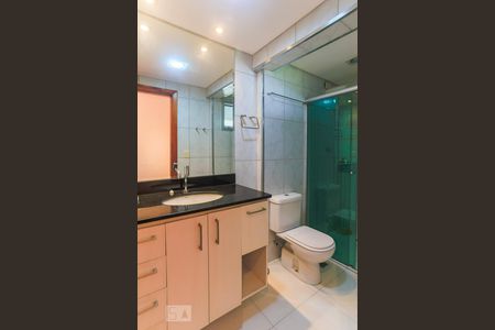 Apartamento à venda com 69m², 2 quartos e 1 vaga Apartamento à venda com 69m², 2 quartos e 1 vagaBanheiro da Suite