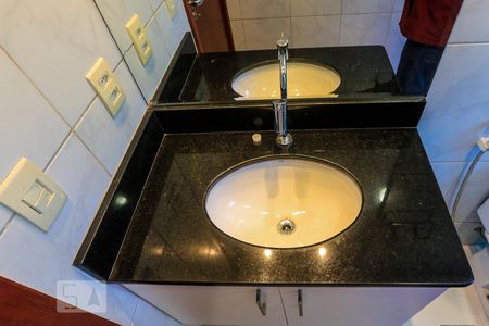 Apartamento à venda com 69m², 2 quartos e 1 vaga Apartamento à venda com 69m², 2 quartos e 1 vagaBanheiro