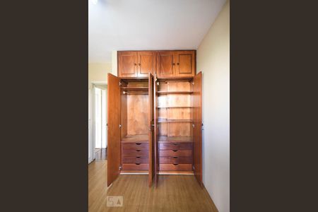 Apartamento à venda com 77m², 3 quartos e 2 vagasArmário do Quarto 2