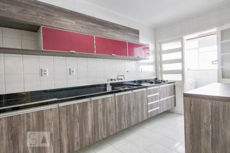 COZINHA de apartamento para alugar com 1 quarto, 70m² em Passo da Areia, Porto Alegre