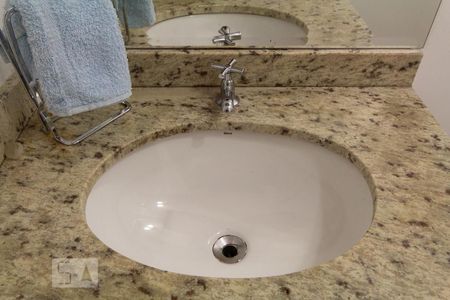 Banheiro de apartamento para alugar com 2 quartos, 49m² em Parque Reboucas, São Paulo