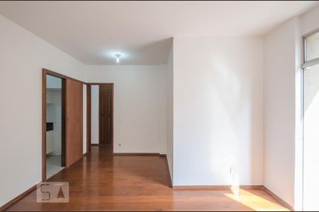 Sala de apartamento para alugar com 3 quartos, 90m² em Cidade Jardim, Belo Horizonte