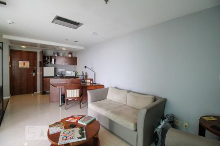 Sala de apartamento para alugar com 1 quarto, 53m² em Barra da Tijuca, Rio de Janeiro