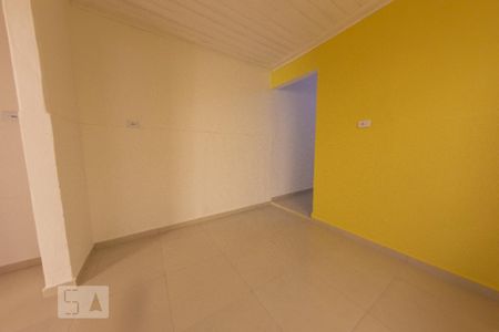 Sala de casa para alugar com 1 quarto, 40m² em Parque Peruche, São Paulo
