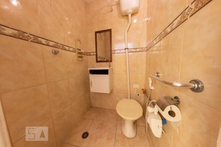 Banheiro de casa para alugar com 1 quarto, 40m² em Parque Peruche, São Paulo