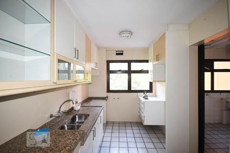 Apartamento para alugar com 167m², 3 quartos e 2 vagas Apartamento para alugar com 167m², 3 quartos e 2 vagasCozinha
