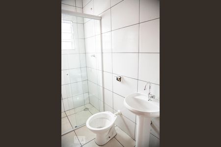 Banheiro de casa para alugar com 1 quarto, 60m² em Parque Guarani, São Paulo