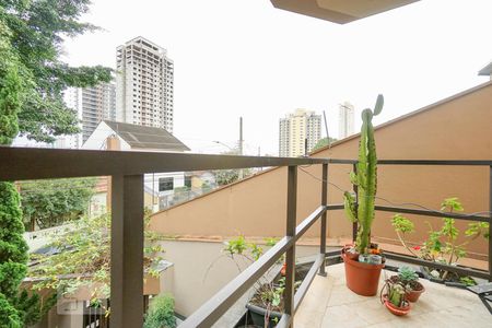 Casa à venda com 450m², 4 quartos e 6 vagas Casa à venda com 450m², 4 quartos e 6 vagasVaranda suíte 4