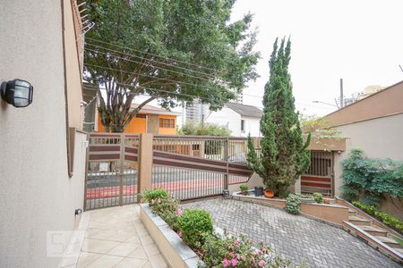 Casa à venda com 450m², 4 quartos e 6 vagas Casa à venda com 450m², 4 quartos e 6 vagasEntrada