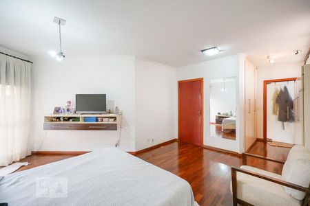 Casa à venda com 450m², 4 quartos e 6 vagas Casa à venda com 450m², 4 quartos e 6 vagasQuarto 4 suíte