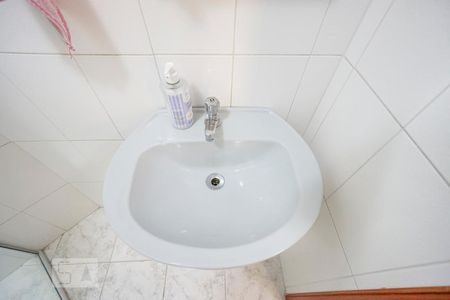 Casa à venda com 450m², 4 quartos e 6 vagas Casa à venda com 450m², 4 quartos e 6 vagasDetalhe banheiro de serviço