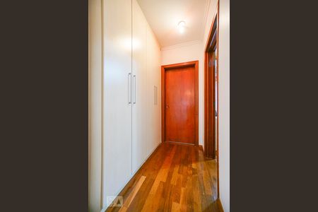 Casa à venda com 450m², 4 quartos e 6 vagas Casa à venda com 450m², 4 quartos e 6 vagasDetalhe corredor quartos