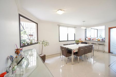 Casa à venda com 450m², 4 quartos e 6 vagas Casa à venda com 450m², 4 quartos e 6 vagasSala de jantar