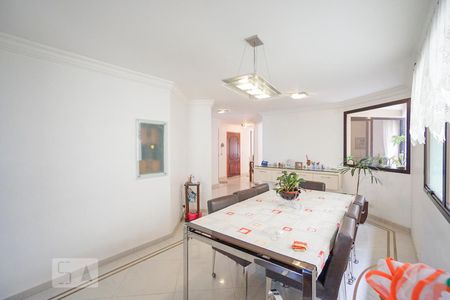 Casa à venda com 450m², 4 quartos e 6 vagas Casa à venda com 450m², 4 quartos e 6 vagasSala de jantar