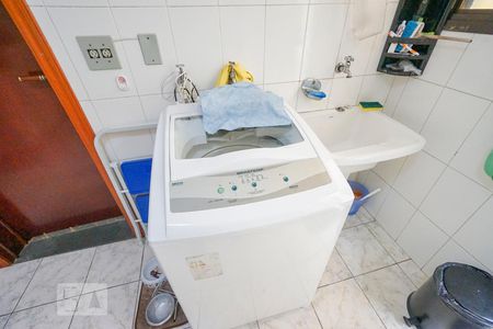 Casa à venda com 450m², 4 quartos e 6 vagas Casa à venda com 450m², 4 quartos e 6 vagasDetalhe área de serviço