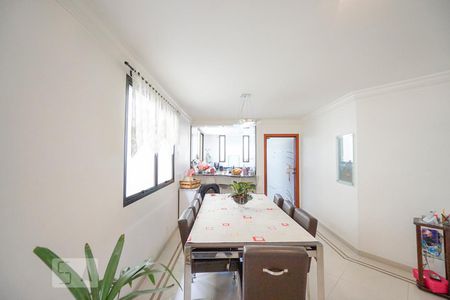 Casa à venda com 450m², 4 quartos e 6 vagas Casa à venda com 450m², 4 quartos e 6 vagasSala de jantar