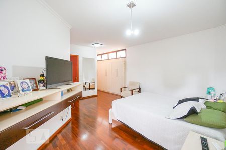 Casa à venda com 450m², 4 quartos e 6 vagas Casa à venda com 450m², 4 quartos e 6 vagasQuarto 4 suíte