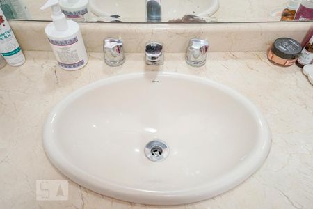 Casa à venda com 450m², 4 quartos e 6 vagas Casa à venda com 450m², 4 quartos e 6 vagasDetalhe suíte 2