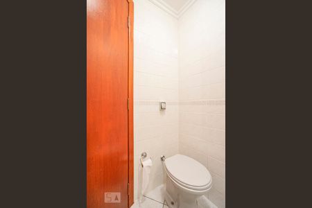 Casa à venda com 450m², 4 quartos e 6 vagas Casa à venda com 450m², 4 quartos e 6 vagasBanheiro de serviço