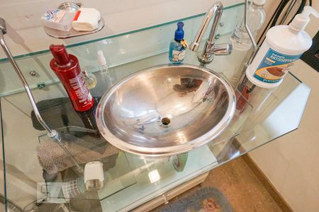 Casa à venda com 450m², 4 quartos e 6 vagas Casa à venda com 450m², 4 quartos e 6 vagasDetalhe lavabo