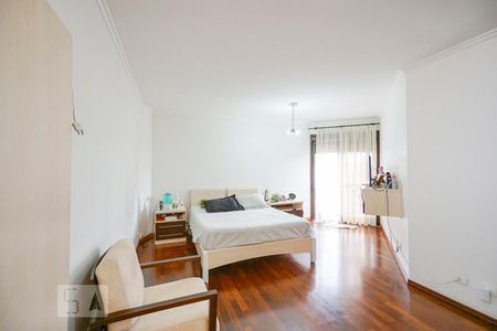 Casa à venda com 450m², 4 quartos e 6 vagas Casa à venda com 450m², 4 quartos e 6 vagasQuarto 4 suíte