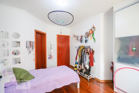 Casa à venda com 450m², 4 quartos e 6 vagas Casa à venda com 450m², 4 quartos e 6 vagasQuarto suíte 2