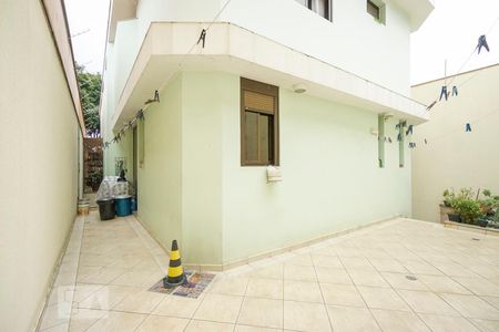 Casa à venda com 450m², 4 quartos e 6 vagas Casa à venda com 450m², 4 quartos e 6 vagasQuintal