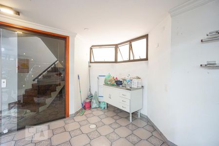 Casa à venda com 450m², 4 quartos e 6 vagas Casa à venda com 450m², 4 quartos e 6 vagasDetalhe garagem