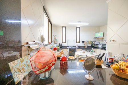 Casa à venda com 450m², 4 quartos e 6 vagas Casa à venda com 450m², 4 quartos e 6 vagasCozinha