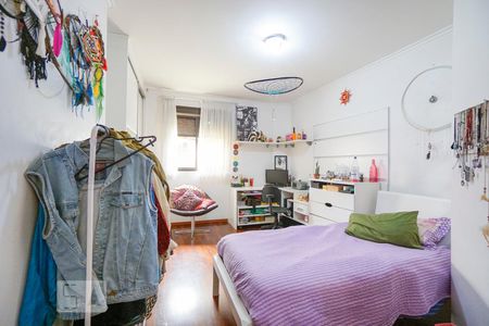 Casa à venda com 450m², 4 quartos e 6 vagas Casa à venda com 450m², 4 quartos e 6 vagasQuarto 2 suíte