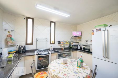 Casa à venda com 450m², 4 quartos e 6 vagas Casa à venda com 450m², 4 quartos e 6 vagasCozinha