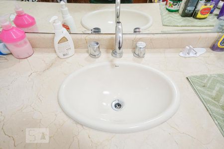 Casa à venda com 450m², 4 quartos e 6 vagas Casa à venda com 450m², 4 quartos e 6 vagasDetalhe banheiro suíte 1