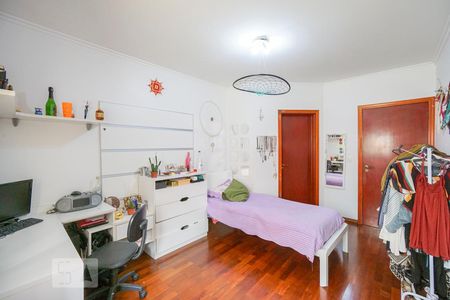 Casa à venda com 450m², 4 quartos e 6 vagas Casa à venda com 450m², 4 quartos e 6 vagasQuarto 2 suíte