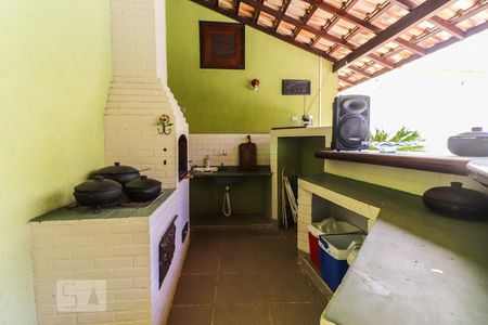 Casa de condomínio à venda com 360m², 5 quartos e 6 vagasÁrea Externa - Churrasqueira