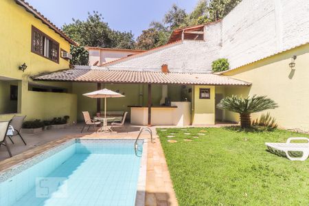 Casa de condomínio à venda com 360m², 5 quartos e 6 vagasÁrea Externa - Piscina