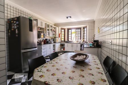 Casa de condomínio à venda com 360m², 5 quartos e 6 vagasCozinha