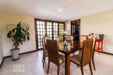 Sala de casa de condomínio à venda com 5 quartos, 360m² em Taquara, Rio de Janeiro