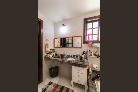 Casa de condomínio à venda com 360m², 5 quartos e 6 vagasBanheiro Quarto 4 - Suíte