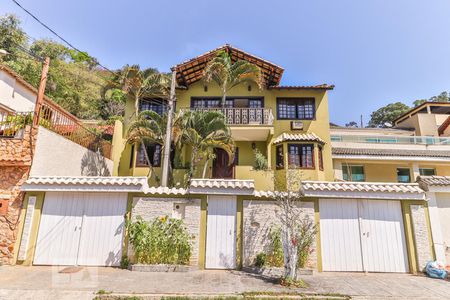 Casa de condomínio à venda com 360m², 5 quartos e 6 vagasFachada