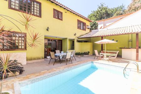 Casa de condomínio à venda com 360m², 5 quartos e 6 vagasÁrea Externa - Piscina