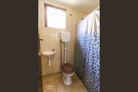 Casa de condomínio à venda com 360m², 5 quartos e 6 vagasBanheiro de Serviço