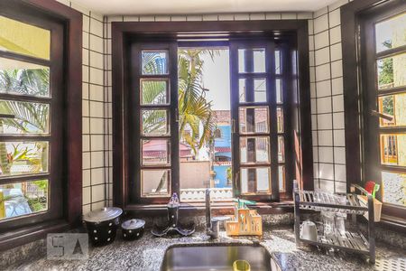 Casa de condomínio à venda com 360m², 5 quartos e 6 vagasCozinha