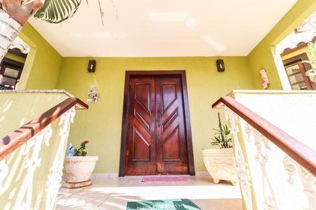 Casa de condomínio à venda com 360m², 5 quartos e 6 vagasEscada para Segundo Andar