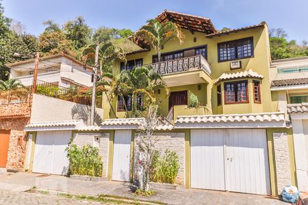 Casa de condomínio à venda com 360m², 5 quartos e 6 vagasFachada