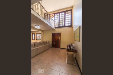 Sala de casa de condomínio à venda com 5 quartos, 360m² em Taquara, Rio de Janeiro