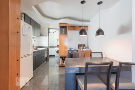 Cozinha de apartamento para alugar com 2 quartos, 73m² em Botafogo, Rio de Janeiro