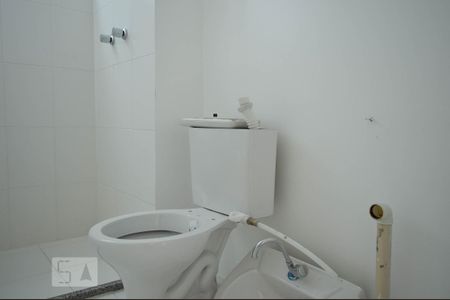 Banheiro de apartamento para alugar com 2 quartos, 48m² em Padroeira, Osasco