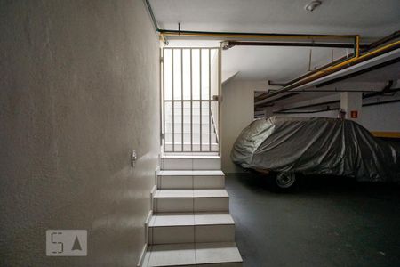 Casa de condomínio para alugar com 60m², 2 quartos e 1 vaga Casa de condomínio para alugar com 60m², 2 quartos e 1 vagaEscada garagem