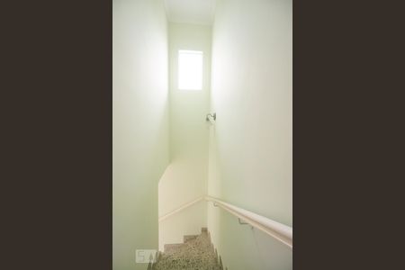 Casa de condomínio para alugar com 60m², 2 quartos e 1 vaga Casa de condomínio para alugar com 60m², 2 quartos e 1 vagaEscada