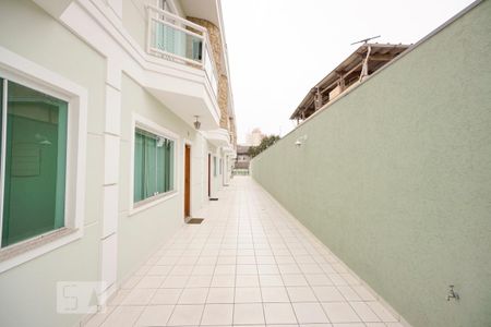 Casa de condomínio para alugar com 60m², 2 quartos e 1 vaga Casa de condomínio para alugar com 60m², 2 quartos e 1 vagaCorredor externo